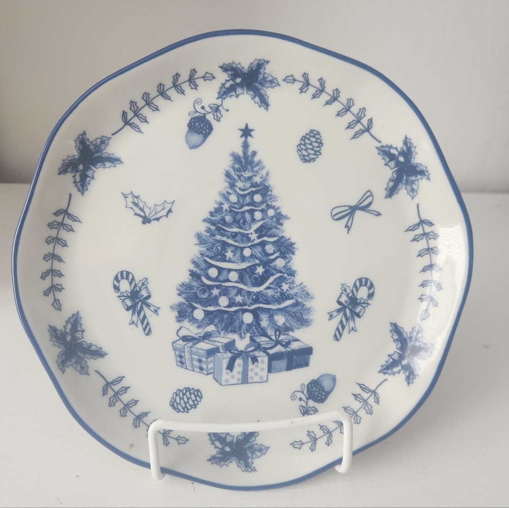 Potter's Studio 8 1/2 In Blue and White Christmas Tree Salad  Plate